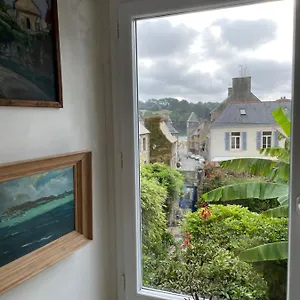Apartment De 1634 Avec Balcon Au Sud Sur Jardin En Plein Coeur Historique, Tréguier
